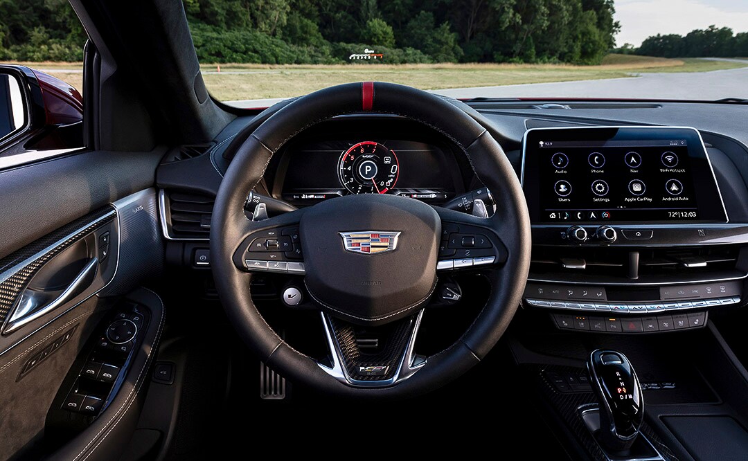 vue du volant et de la planche de bord de la Cadillac CT5-V Blackwing 2022