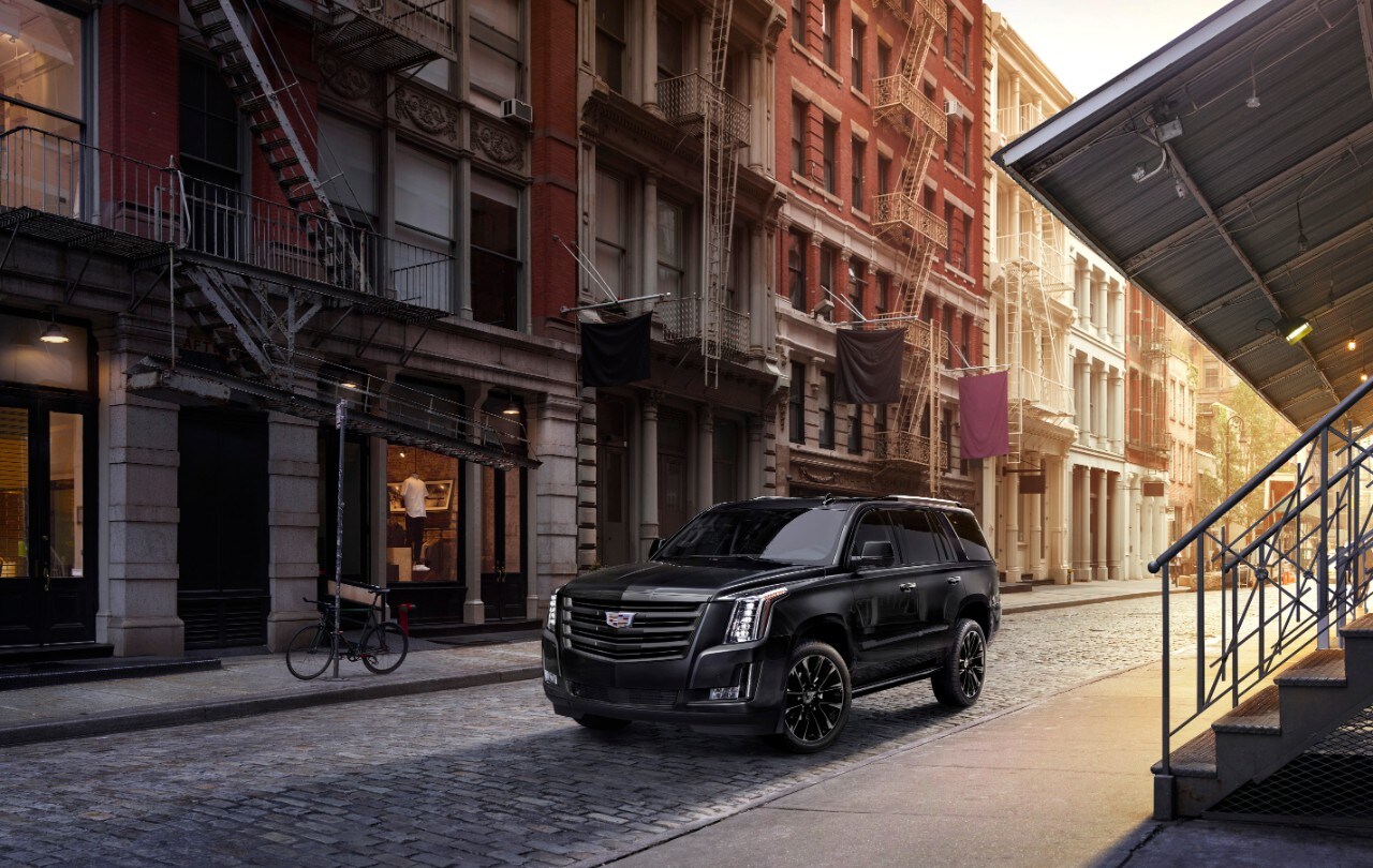 cadillac-laval-volvo-xc-90-vs-escalade-2020-devant.jpg 2020 Cadillac Escalade