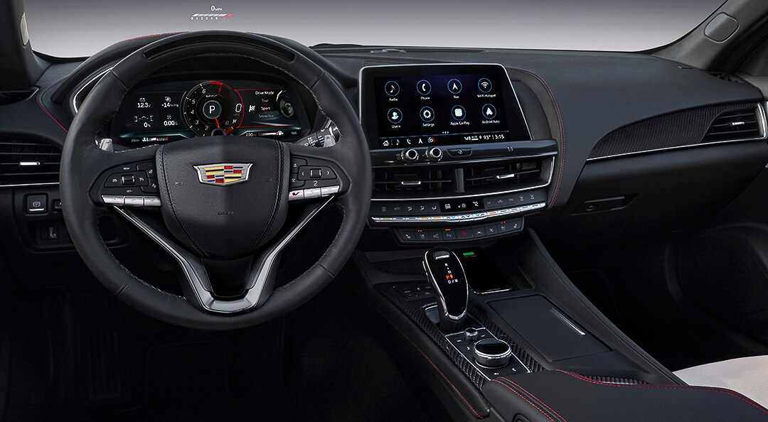 vue du volant et de la planche de bord de la Cadillac CT5-V 2021