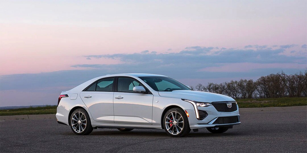 vue latérale de la Cadillac CT4 2020