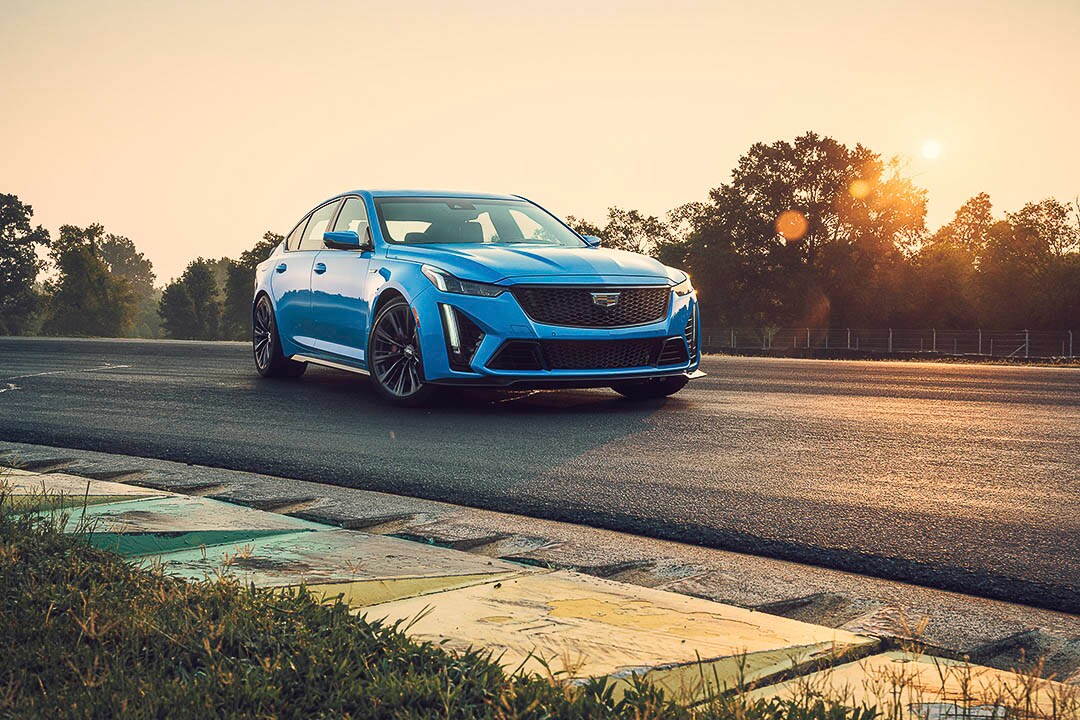 vue trois quart avant de la Cadillac CT5-V Blackwing 2022