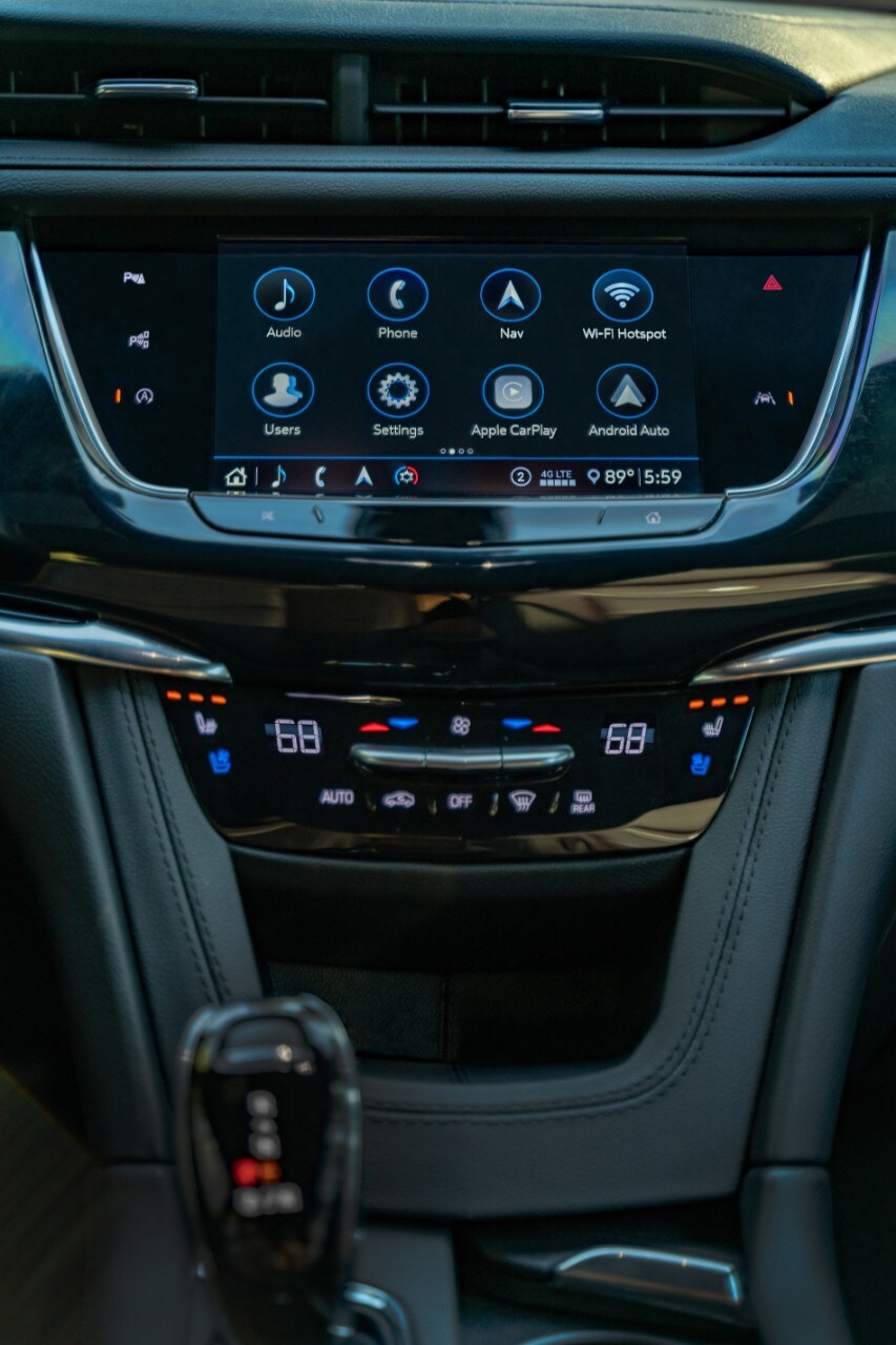 vue du tableau de bord d'une Cadillac XT6 2023