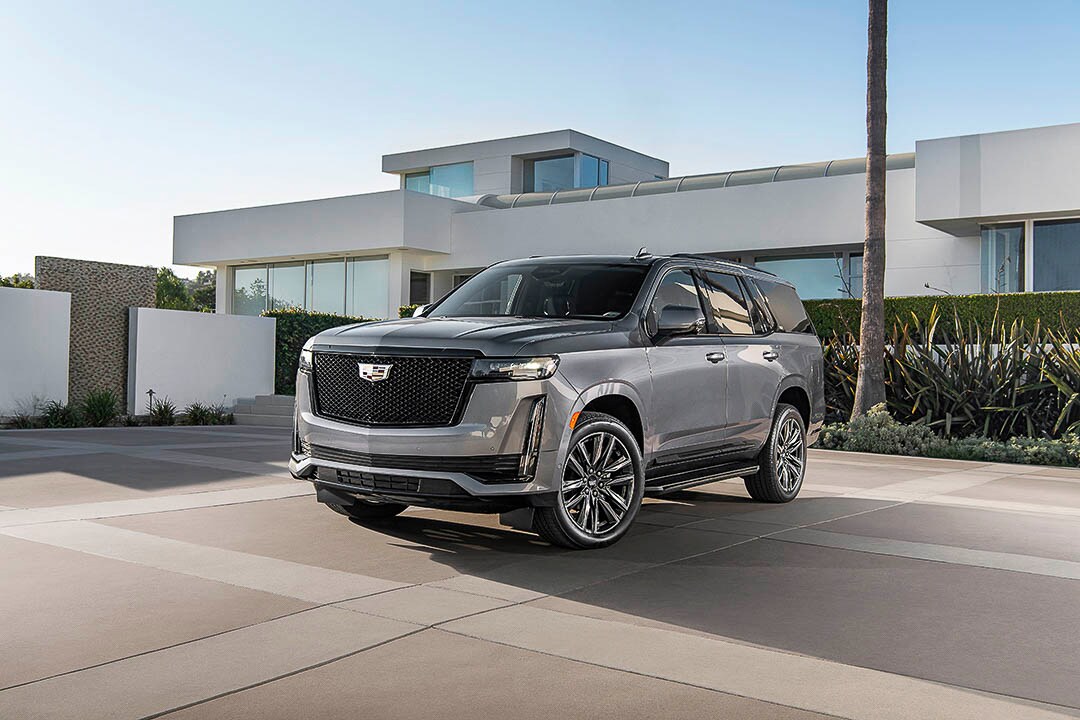 vue trois quart avant du Cadillac Escalade Sport 2022