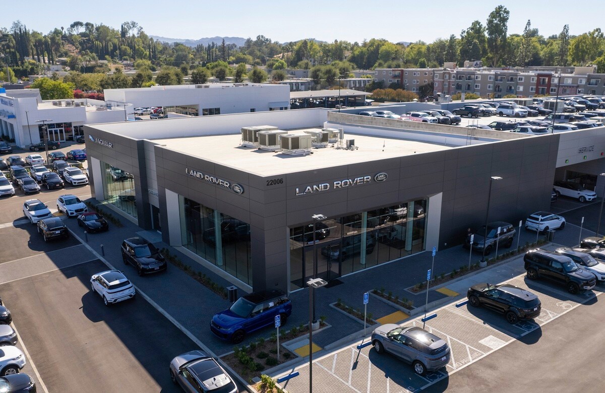 Land Rover Woodland Hills is your Woodland Hills, CA
home for all your Land Rover financing, purchasing, and service
needs Overhead view of Land Rover Woodland Hills dealership building. Trees and buildings can be seen in the background.