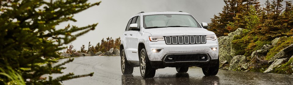 2021-Jeep-GrandCherokee-Overland-SUV-L03.jpeg