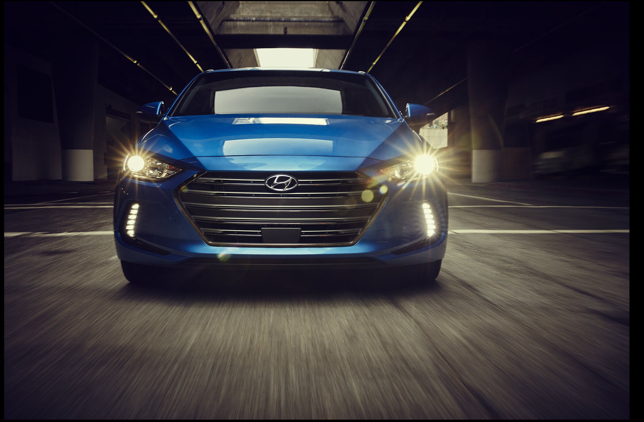 2017_Elantra_Limited_Ultimate_Blue_0007_Tunnel.jpg
