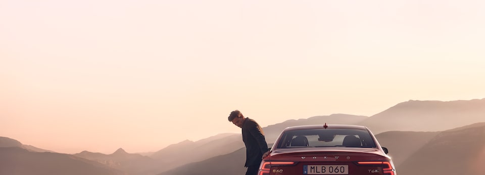 Volvo-Lifestyle-mountain-range.jpeg
