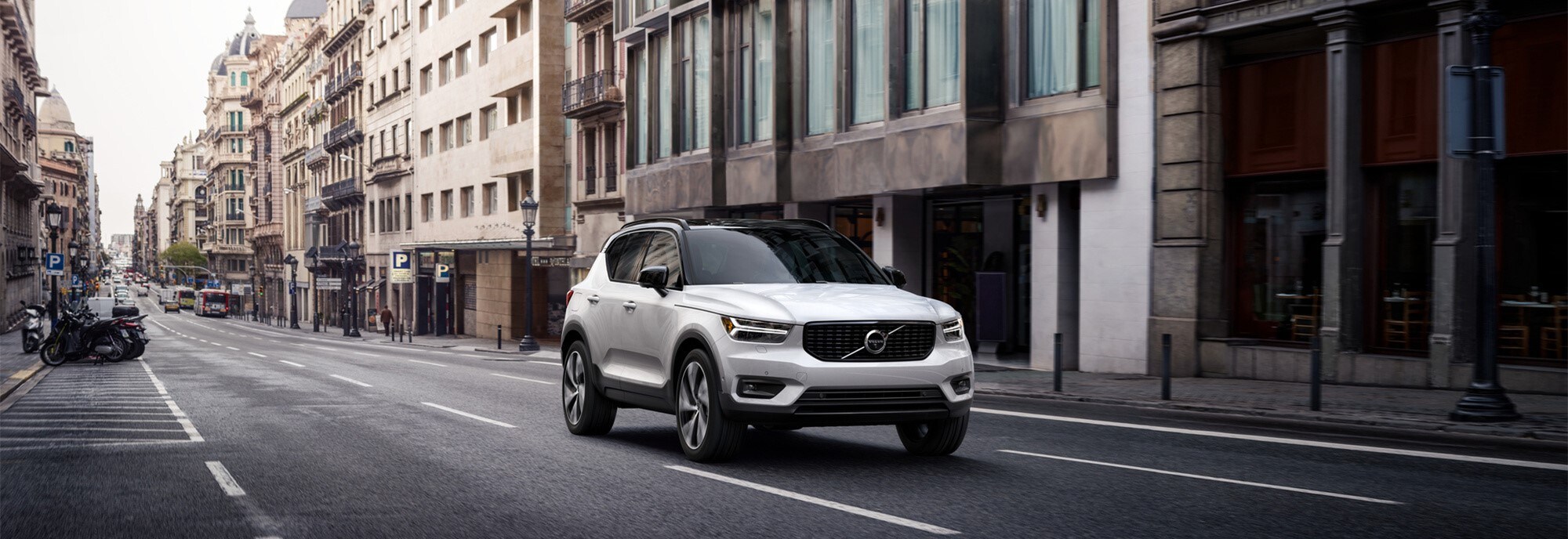 Volvo XC40 driving through city