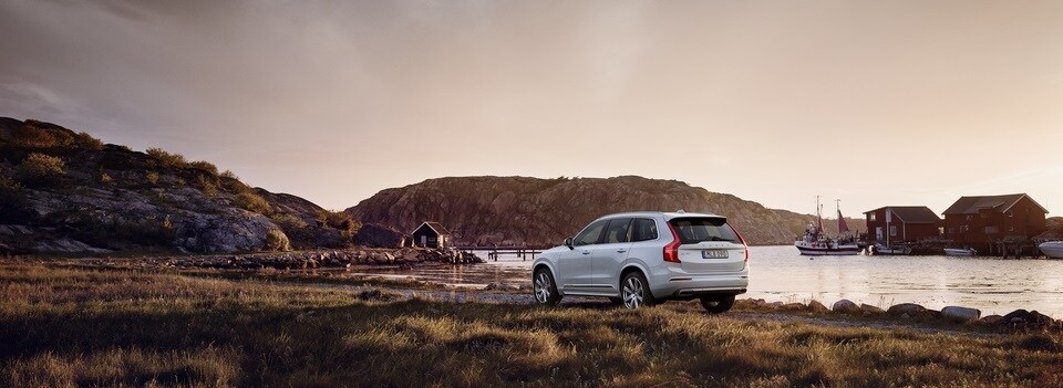 2018-Volvo-XC90-Inscription-T8-SUV-L02.jpg
