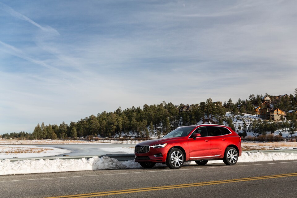 2021-Volvo-XC60-Recharge-T8-SUV-L02.jpeg