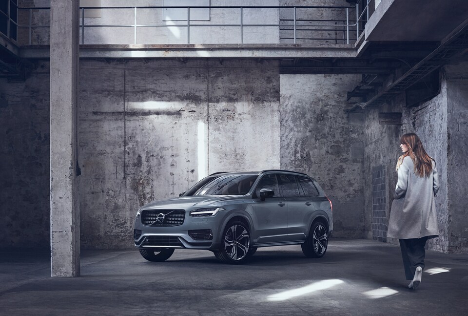 2021-Volvo-XC90-Recharge-T8-SUV-L02.jpeg
