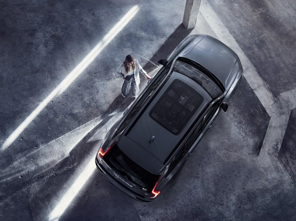 2021-Volvo-XC90-Recharge-T8-SUV-L04.jpeg