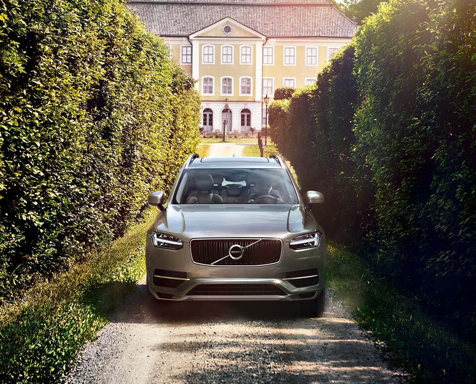 2018-Volvo-XC90-Momentum.jpg