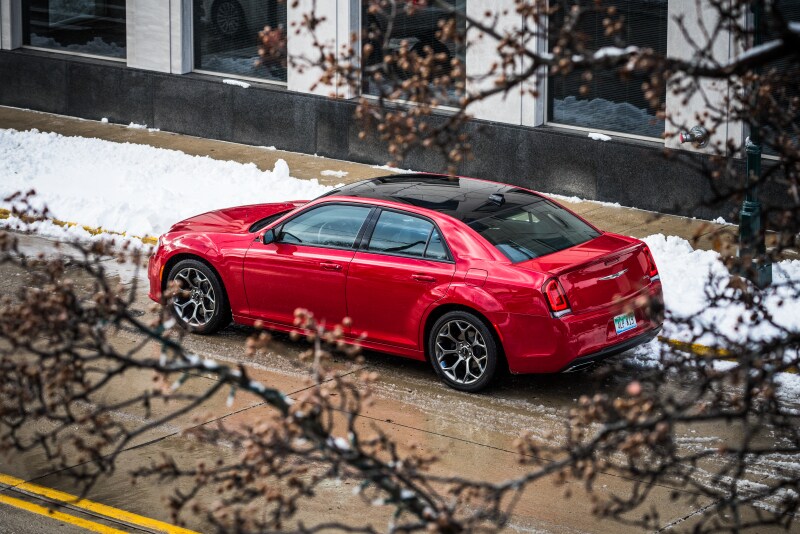 Chrysler 300 in snow