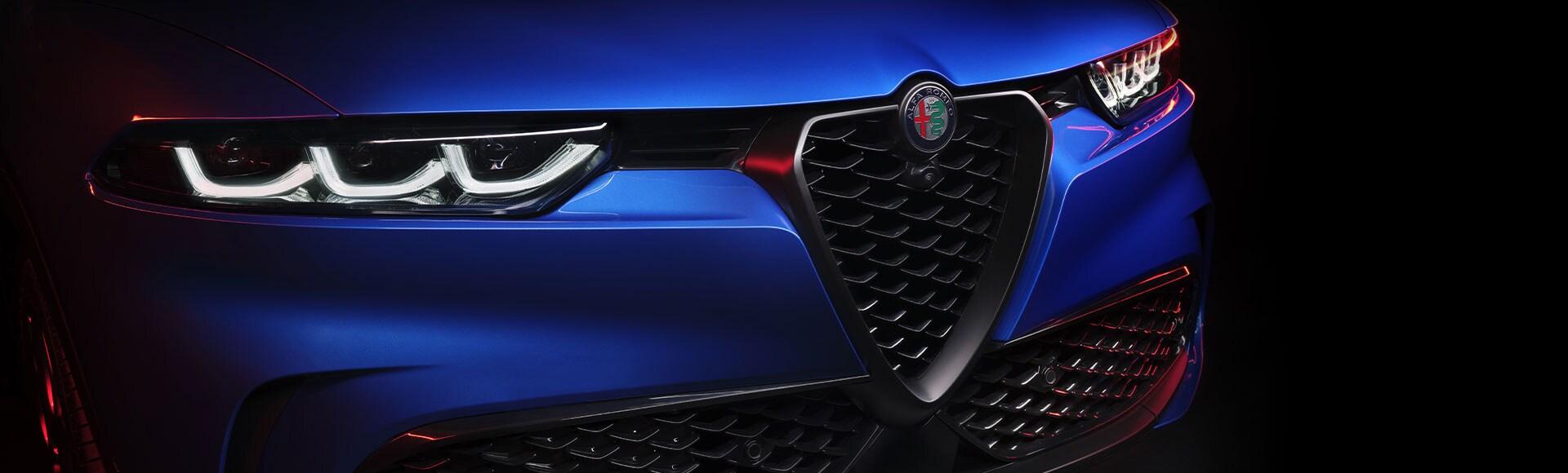 Alfa Romeo Tonale grill and headlights.