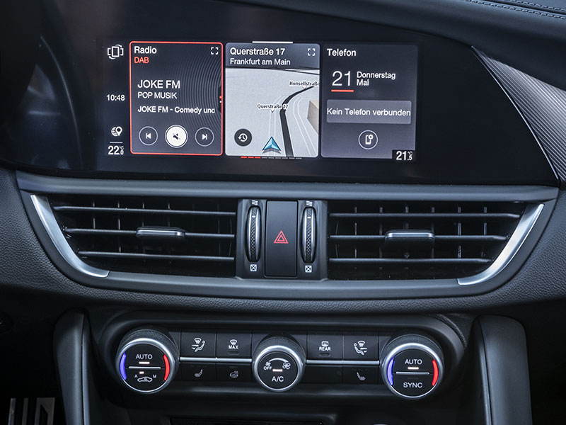Alfa Romeo Giulia navigation screen.