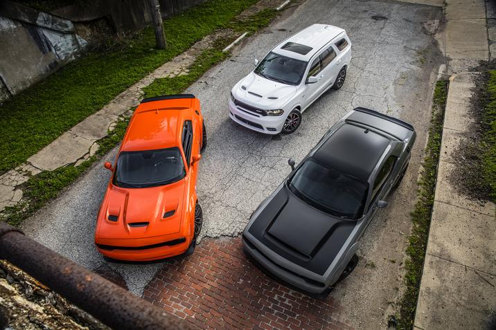 Bessette automobiles- Pre-owned-dodge-2020-04.jpg Trois véhicules Dodge avec vu en contre plongé