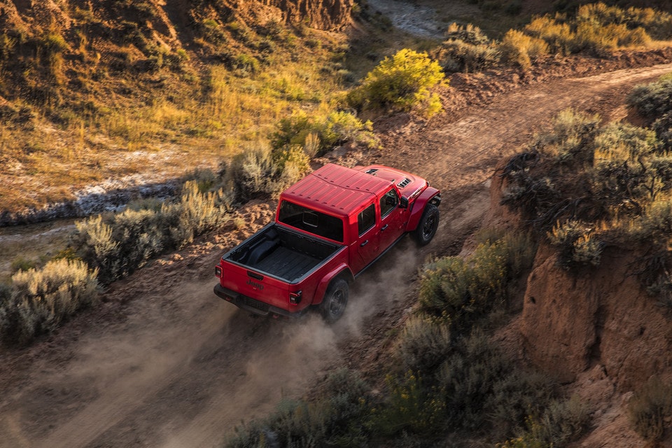 2020-jeep-gladiator-exterior-design-red-uphill_50cc41fa4156afee2ae63913be0e2aaa-960x640.jpg