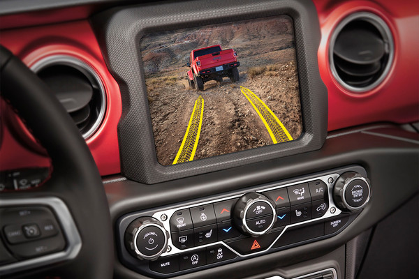 2020-jeep-gladiator-feature-safety-interior-tire-tracks_b2d2d57e5cf6a4fcf14c6d781814ddf8-600x400.jpg