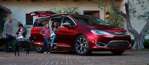 2017 Chrysler Pacifica versus 2017 Kia Sedona