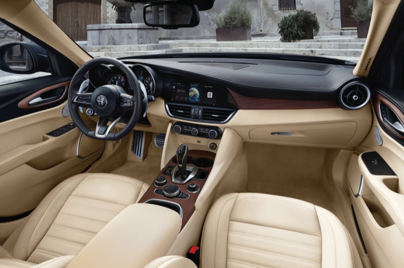 alfaromeo-giulia-interior.png