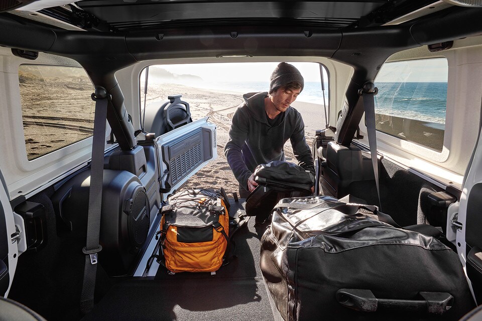 2022 Jeep Wrangler Interior 2022 Jeep Wrangler Interior colors, accessories and dimensions