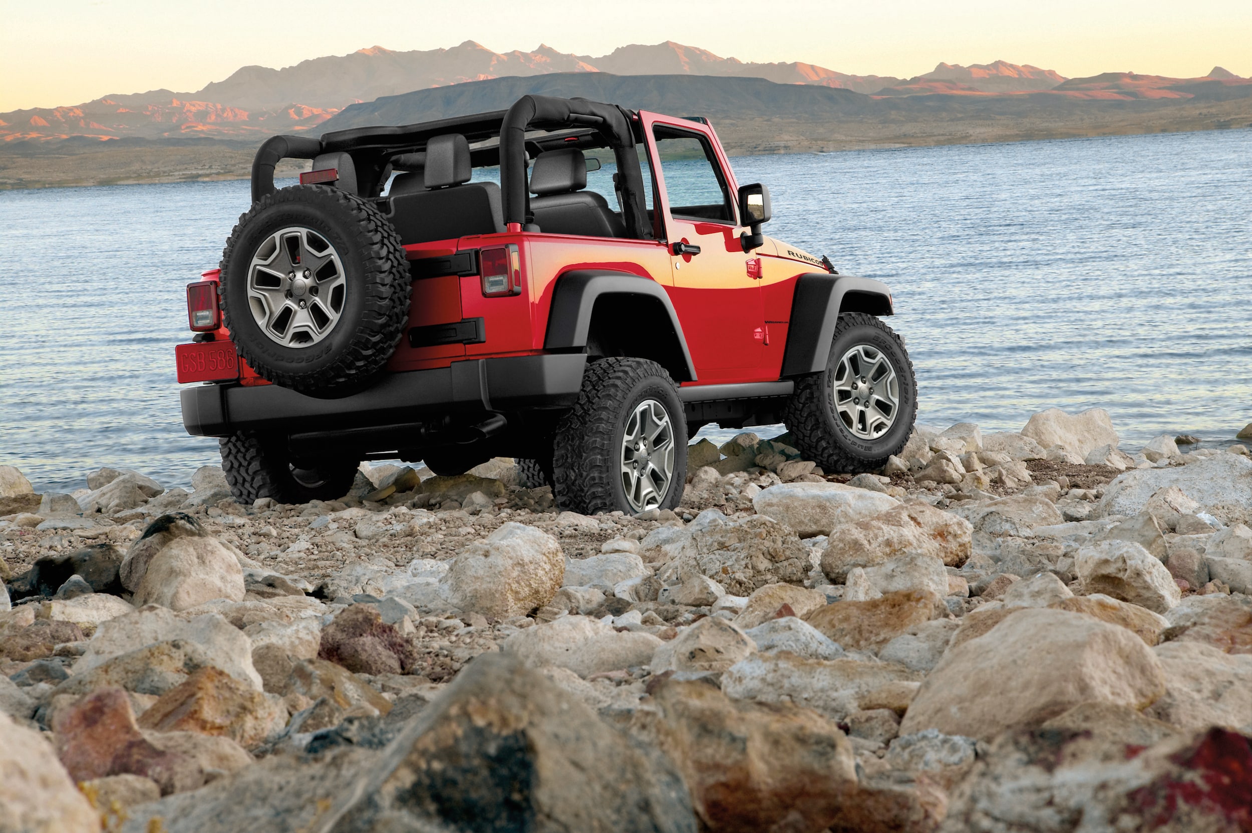 2016-Jeep-Wrangler-Rubicon-Red-Rocks.png