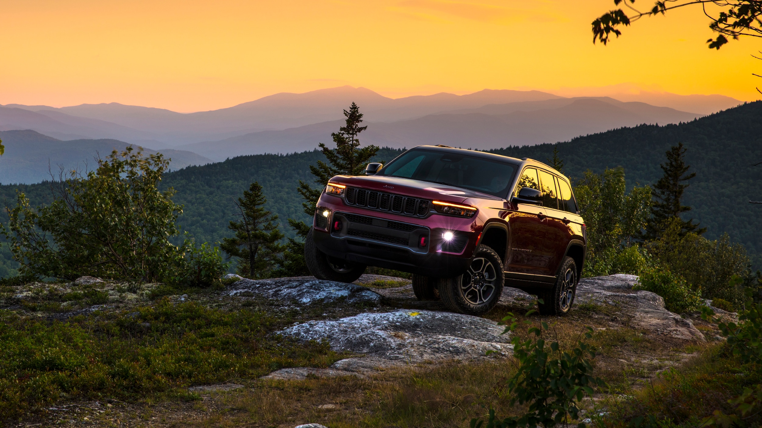 2022_jeep_grand_cherokee_trailhawk_2-HD.jpeg
