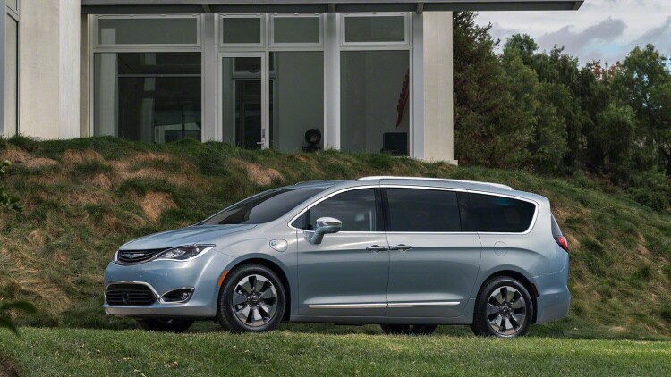 2017 Chrysler Pacifica Hybrid Minivan
