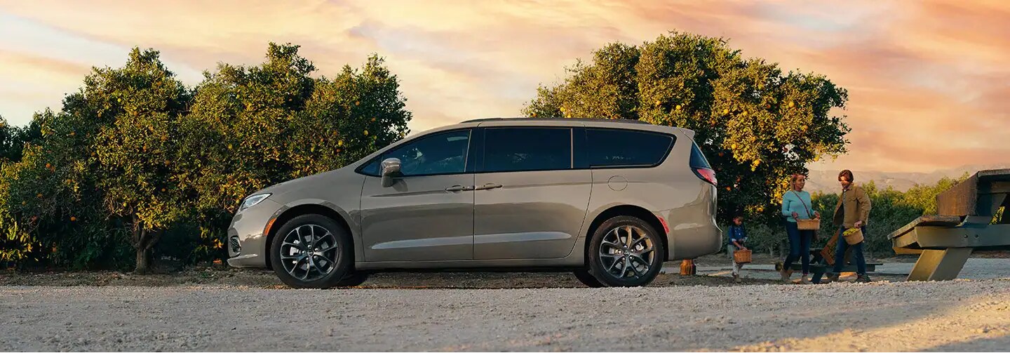 Chrysler Pacifica Hybrid in High River Alberta Chrysler Pacifica Hybrid in High River Alberta