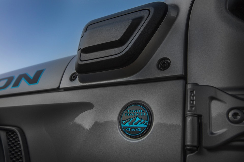 2020-jeep-wrangler-4xe-Crowfoot Dodge-trailreated-badge_835fb03ef29d5399b7f1df2aa0482999-960x640.jpg