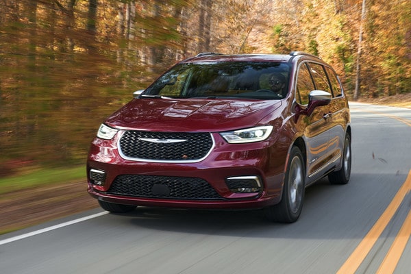 2023 Chrysler Pacifica Touring | Exterior Features | Performance & Safety 2023 Chrysler Pacifica Touring | Exterior Features | Performance & Safety