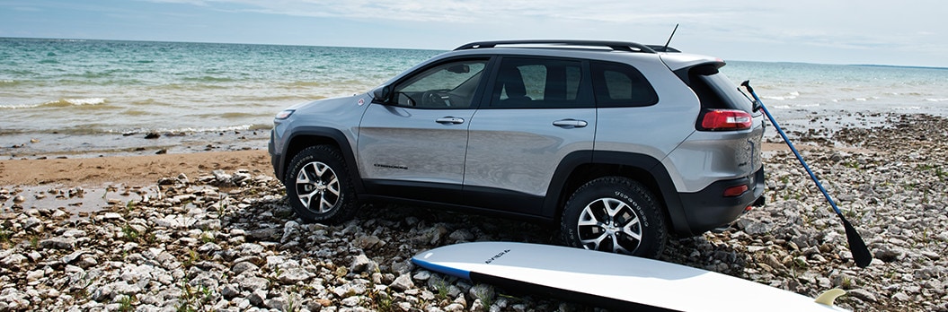 JEEP-Cherokee_Nameplate-Gallery_1055x348_2017_16_20160913023112_1.jpg