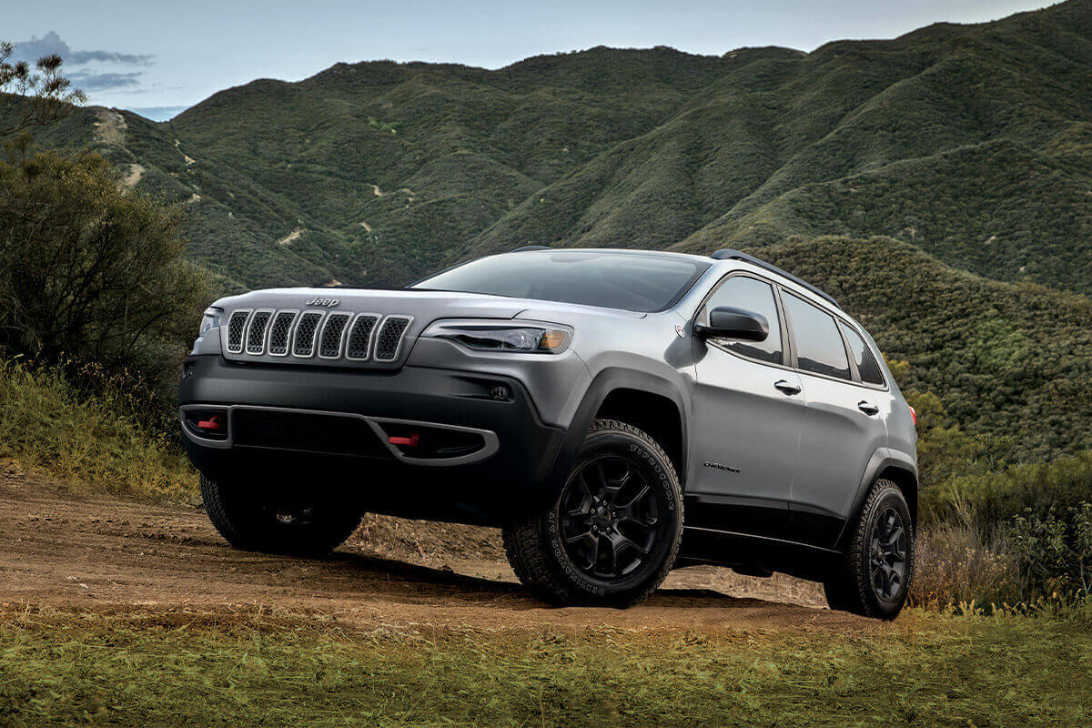 vue trois quart avant du Jeep Cherokee North 2022