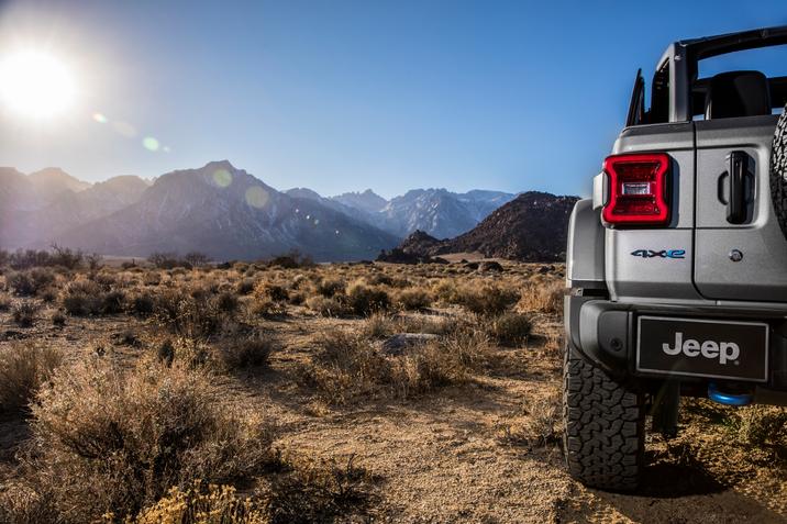 Duclos-Mercier-2021 Jeep Wrangler Rubicon 4xe -2.jpg Vue partielle arrière du Jeep Wrangler 4xe 2021