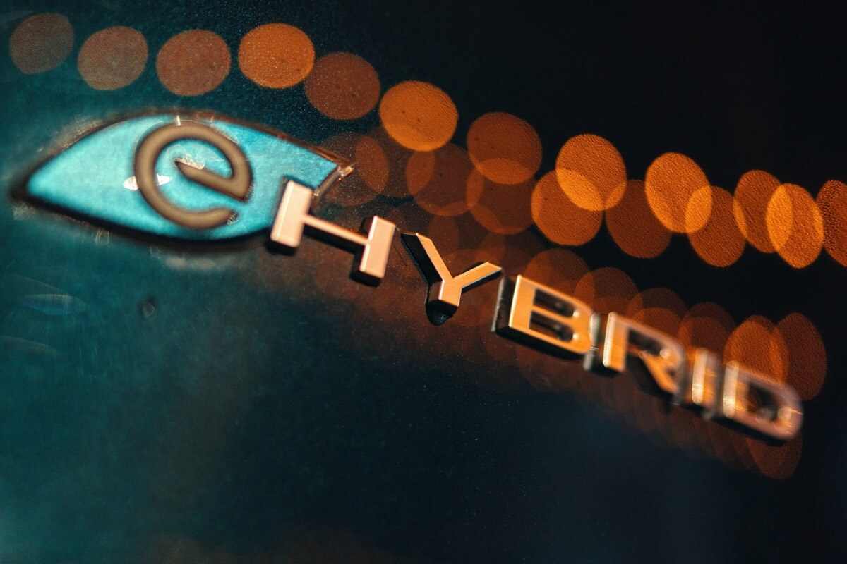 vue rapprochée de l'écusson 'eHybrid' de la Chrysler Pacifica hybride 2022
