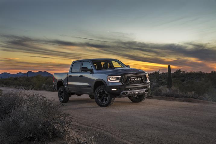 duclos chrysler mercier Chevrolet Silverado 2018 vs RAM 1500 2019 1.0 chateauguay.jpg