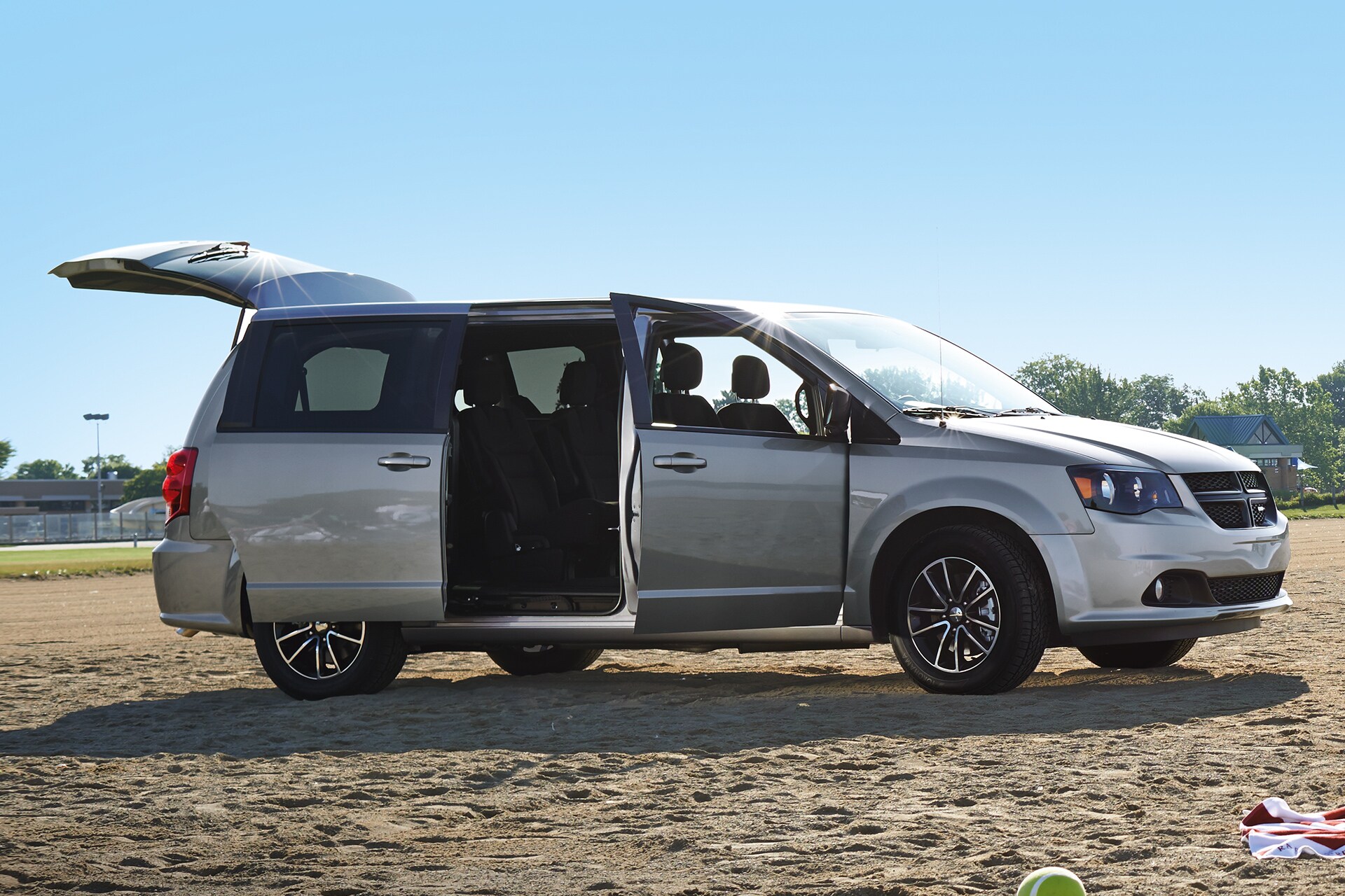 Duclos Chrysler Longueuil - Honda Odyssey 2020 vs Dodge Grand Caravan 2020 1.6.jpg portières coulissantes de la Dodge Grand Caravan 2020