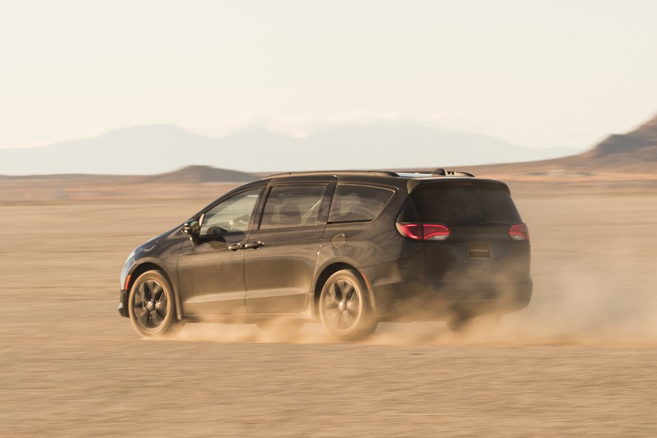 Duclos Chrysler Longueuil - Toyota Sienna 2020 vs Chrysler Pacifica 2020 - 1.0.jpg