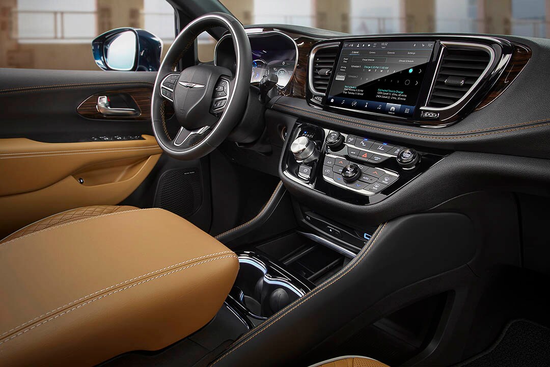 vue intérieure de la console centrale à bord de la Chrysler Pacifica Hybride 2021