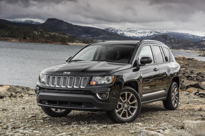 Duclos Chrysler Valleyfield - jeep compass occasion - huntingdon vaudreuil st-remi rive-sud montreal.jpg Jeep Compass 2016 garé sur des rochers en nature