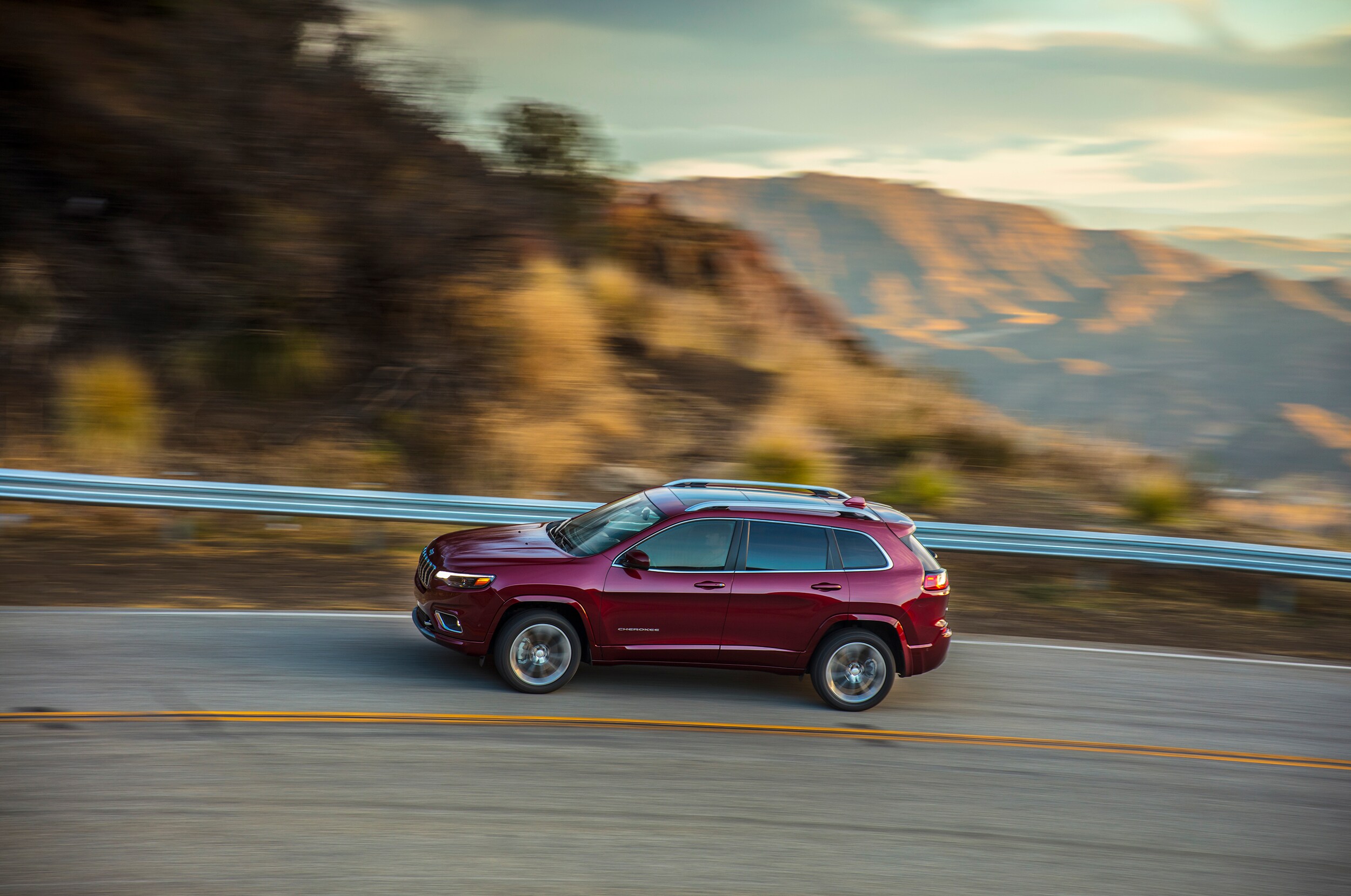 2019 Jeep Cherokee Overland - Exterior Side