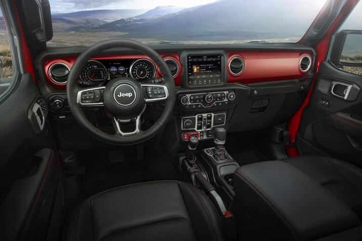 Jeep-Gladiator-interieur-2021-0.jpg Vue intérieur à la position du conducteur d'un Jeep Gladiator 2021