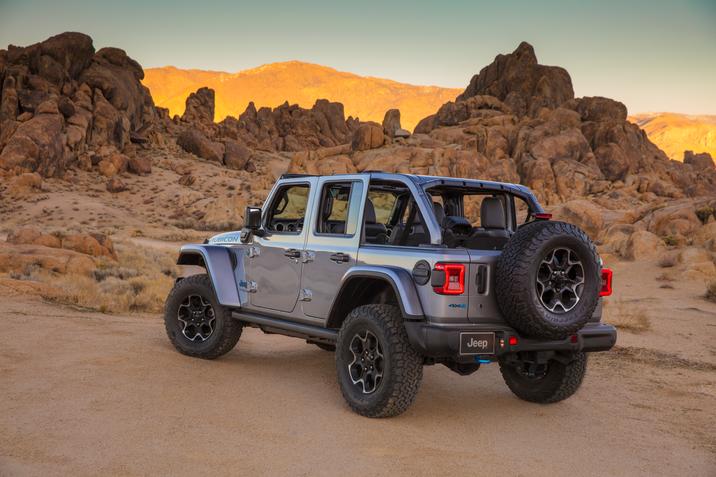 Granby Chrysler - Jeep Wrangler 4xe 2021 1.4.jpg Jeep Wrangler Rubicon 4xe 2021 dans un canyon
