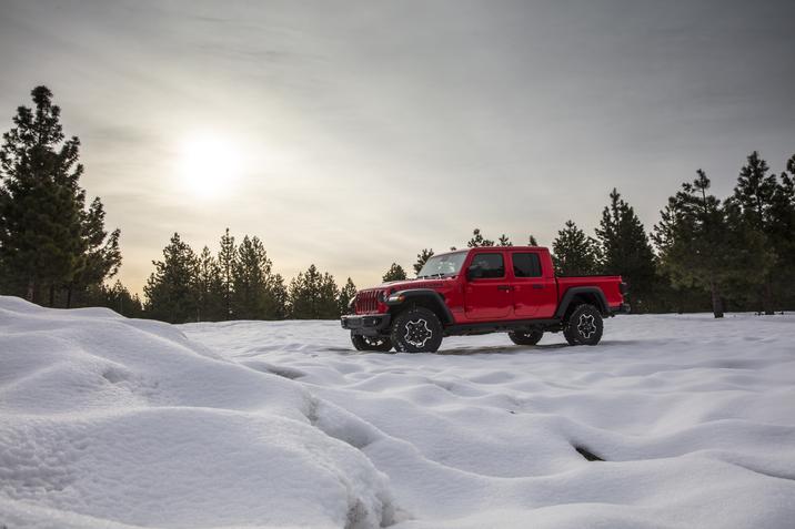 Granby Chrysler - Jeep Gladiator 2021 - version EcoDiesel 1.4.jpg Jeep Gladiator Rubicon Ecodiesel 2021 en forêt pendant la saison hivernale