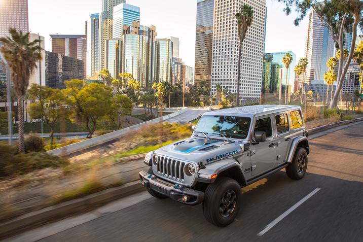 Granby-Chrysler-2021 Jeep Wrangler 4xe.jpg Jeep Wrangler 4xe 2021 sur route de ville