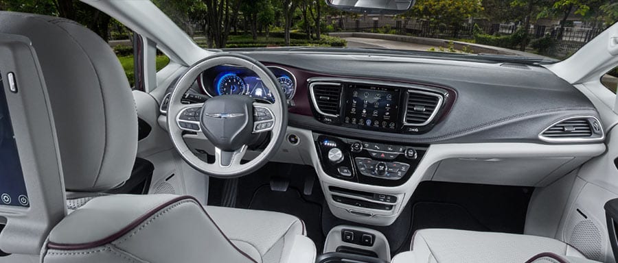 Chrysler-Pacifica-Interior-Dash.jpg