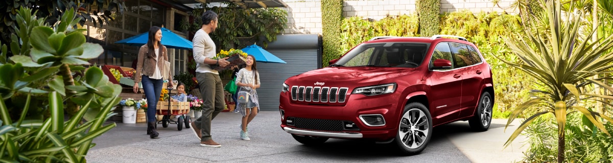 Jeep Cherokee at a store with family Jeep Cherokee at a store with family