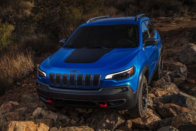 2020 Jeep Cherokee in Blue driving off-road 2020 Jeep Cherokee in Blue driving off-road