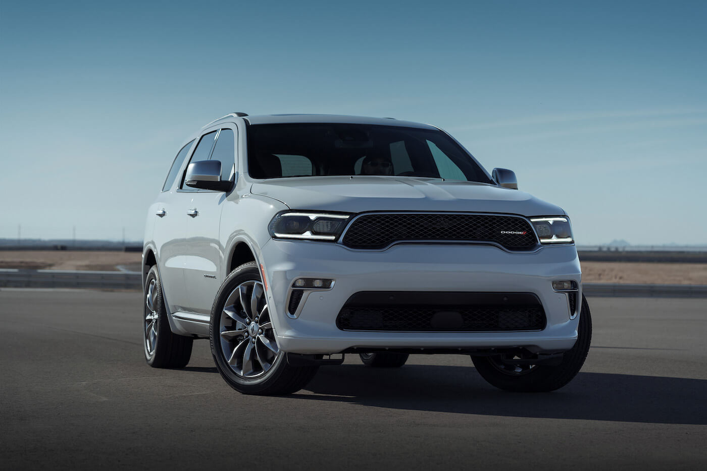 vue 3/4 avant du Dodge Durango Citadel 2022 à l'extérieur